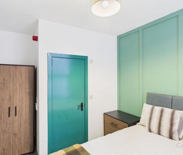 6 bedroom terraced house to rent - Photo 2