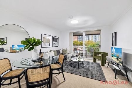 Stylish Renovated Apartment in the Heart of Ultimo - Photo 3