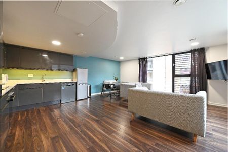 3 bedroom flat to rent - Photo 2