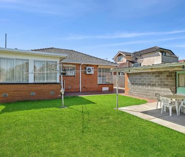 CLASSIC APPEAL IN A PRIME OAKLEIGH POCKET - Photo 5