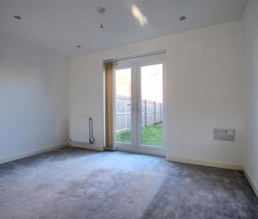 3 bedroom end of terrace house to rent - Photo 1