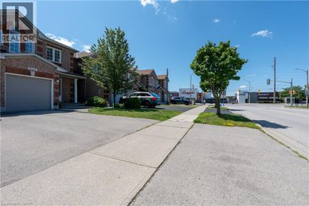 4008 BERTON Avenue, Burlington, Ontario, L7M4M6 - Photo 3