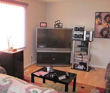 Beautiful renovated Upper Suite of Bilevel House - Near LRT station | 13203 62 Street, Edmonton - Photo 1