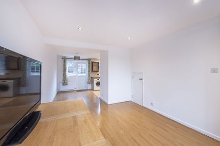 Available unfurnished now - Photo 2