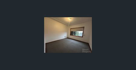 DELIGHTFUL FAMILY HOME - Photo 2