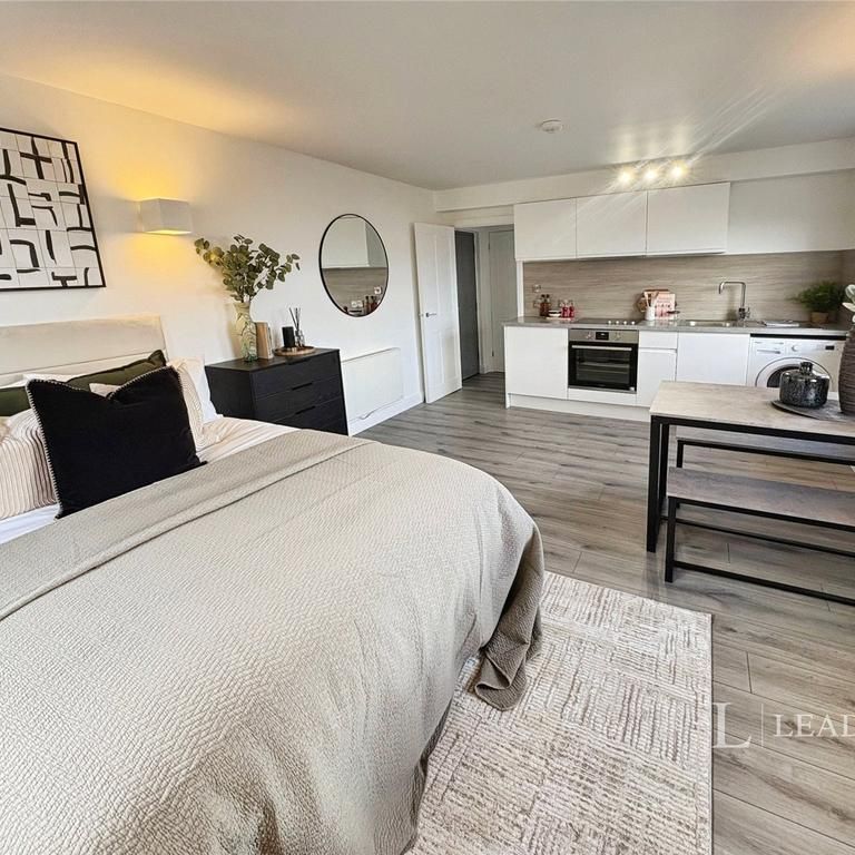 Studio to rent - Photo 1