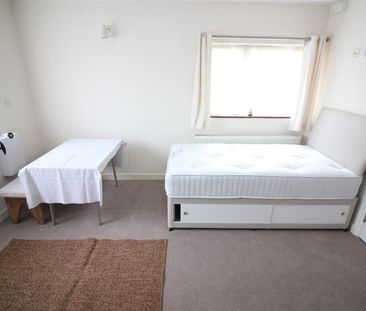 Magdala Road, Isleworth - Photo 2