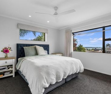 Elevated Family Living with Views - Private & Spacious - Photo 5