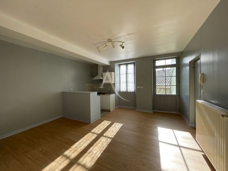 Location Appartement 1 pièce 29m² FONTENAY LE COMTE 85200 - Photo 2