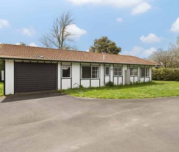 Charming 2-Bedroom Standalone Cottage - Photo 4