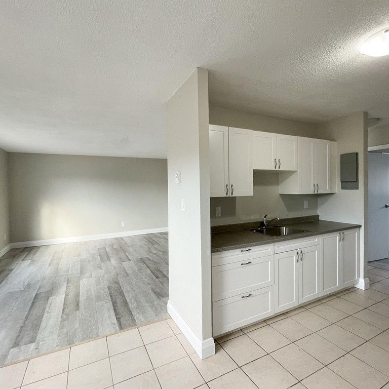 Boxwood Place Apts - PARKING SPACE & WATER INCLUDED - Photo 1