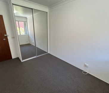 Specious Studio in a convenient street. - Photo 1