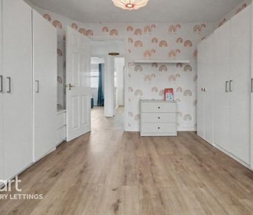 3 bedroom detached house to rent - Photo 2