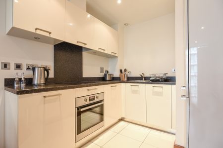 Queenstown Road, London, SW11 - Photo 4