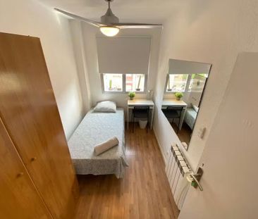 Calle de Almonacid, Madrid, Community of Madrid 28038 - Photo 3