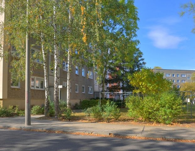 Wohnen in der beliebten Südstadt - Küche u. Bad mit Fenster - Foto 1