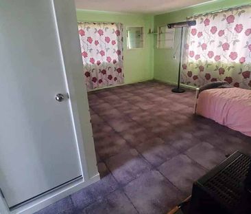 1 bedroom self-contained flat - Photo 1
