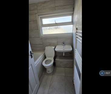 4 bedroom end of terrace house to rent - Photo 5