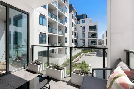 LUXURIOUS NEAR NEW APARTMENT IN THE HEART OF OAKLEIGH - Photo 5