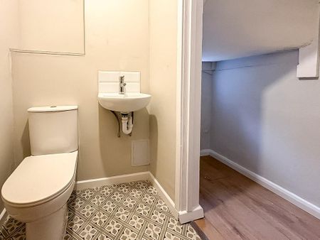 4 bedroom semi-detached house to rent - Photo 2