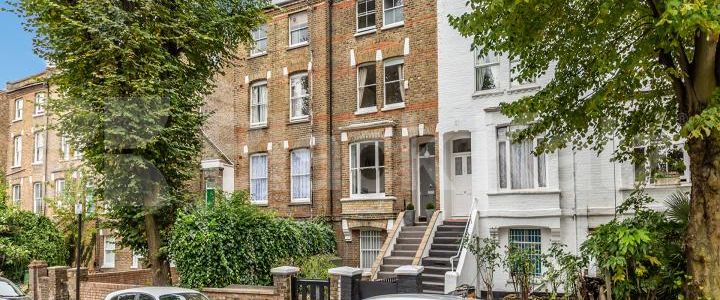 Victorian house split over three floors offering five double bedrooms - Photo 1