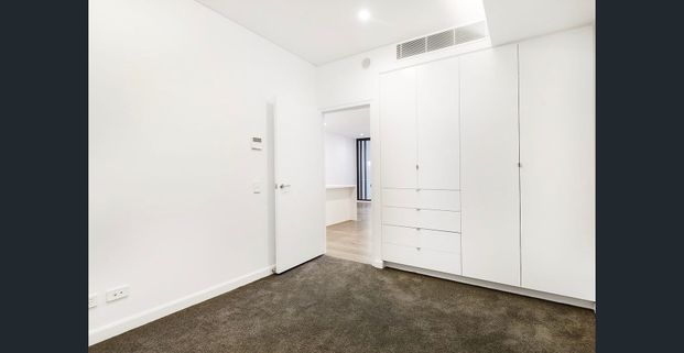 Prestigious and architecturally designed - Photo 1