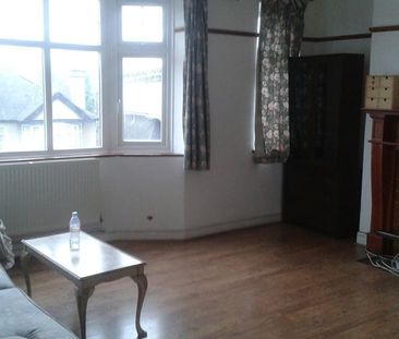3 Bed Flat, Woodgrange Avenue, HA3 - Photo 1