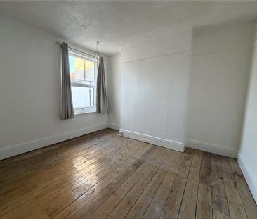 3 bedroom house to rent Ham Road, Worthing, BN11 - Photo 3