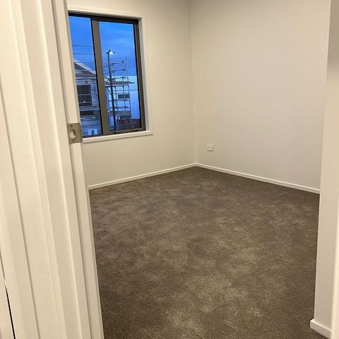 Chic 3BR Hobsonville Townhouse! - Photo 1