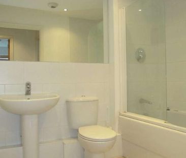 Hainault Bridge Parade, Hainault St, IG1 - Photo 2