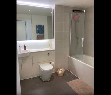 3 Bed Flat, Glade Walk, E20 - Photo 3