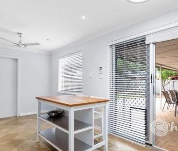 MODERN 3 X 2 FAMILY HOME!!! - Photo 6