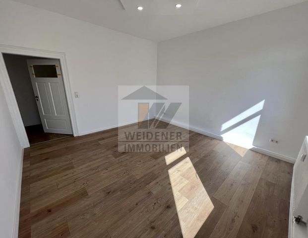 Sanierte 4-Raum-Wohnung mit Balkon und Einbauküche! - Foto 1