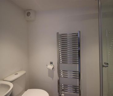 1 bedroom in a house share to rent - Photo 6