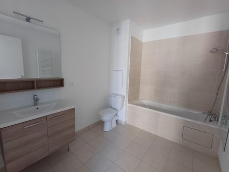 location Appartement T4 DE 78.4m² À BOBIGNY - Photo 3