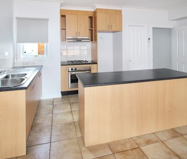 35A Showers Street, Preston VIC 3072 - House For Rent | Domain - Photo 3