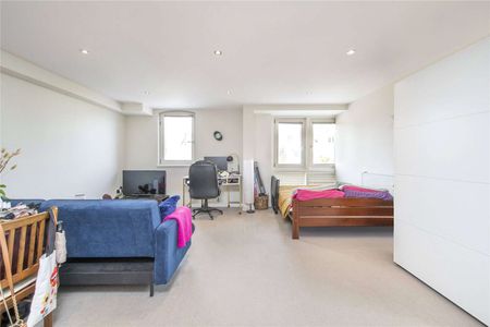 A spacious studio flat close to Hammersmith Bridge - Photo 2