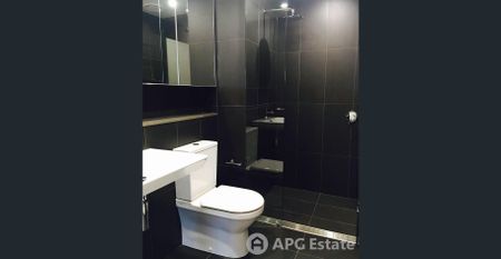 Fully Furnished 1B+1Study+1B Apartment in the Heart of Docklands - Photo 5