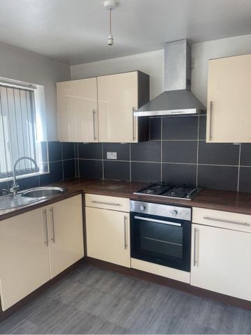 3 bedroom terraced house to rent - Photo 2