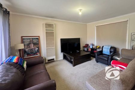 WELL PRESENTED TWO BEDROOM UNIT - Photo 3