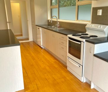 Charming Family Home in Bellevue - Photo 6