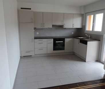 Rent a 4 rooms apartment in La Chaux-de-Fonds - Foto 1