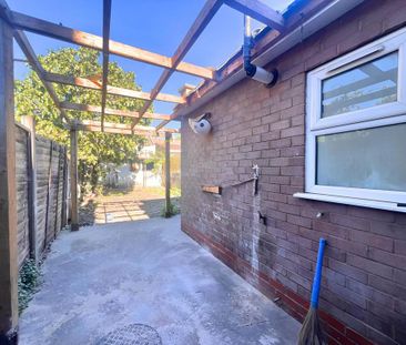 4 bedroom terraced house to rent - Photo 5