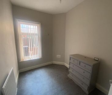 2 bedroom ground floor flat to rent - Photo 3