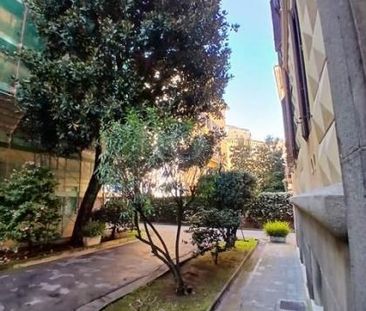 Parioli. Fully renovated. Living, separate kitchen ,three bedroms, ... - Photo 2