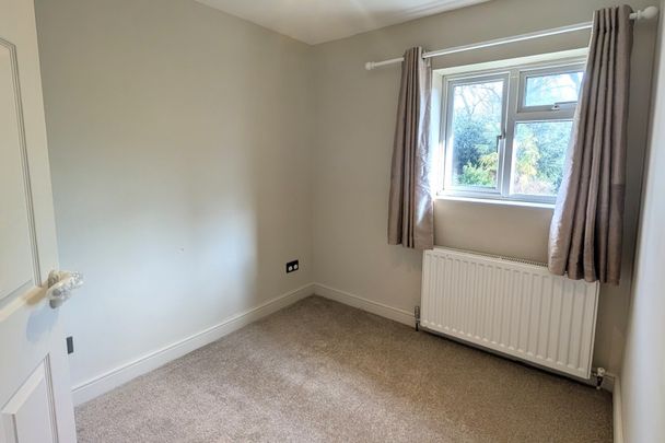 Balmoral Drive, Woking, Surrey, GU22 - Photo 1