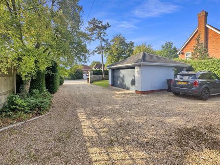 4 bedroom detached house to rent - Photo 5