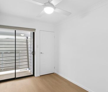 Freshly Updated Townhouse in Prime St Lucia Location! - Photo 2
