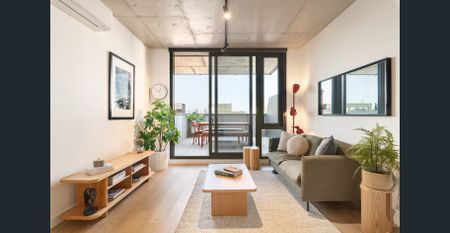 Top Floor Unfurnished 1 Bedroom Living - Photo 3