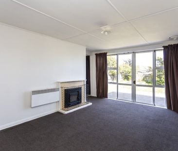 Freshly renovated 4 Bedroom 2 Bathroom property - Photo 4